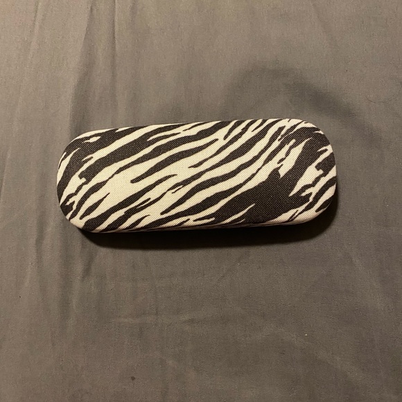 GLASSES CASE - Picture 2 of 3